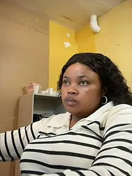 Curveysinaa online show from 03/05/25, 12:44