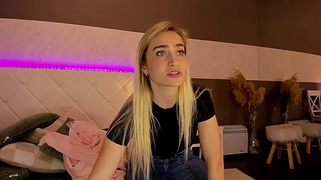 Snapshot of KateOwyns chatting on 02/21/25, 02:06 KateOwyns online show from 02/21/25, 02:06