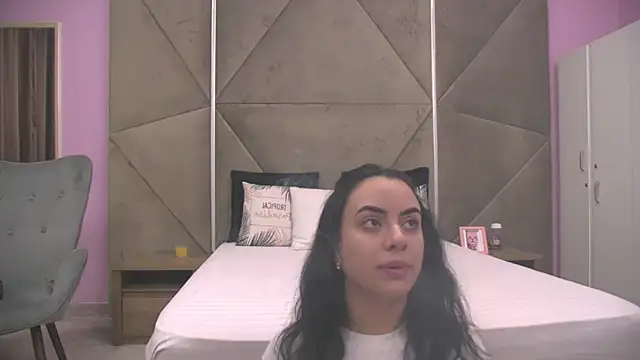 ElyzaIbarra online show from 10/17/25, 05:21