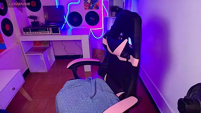 Snapshot of hannaa_jhoonson chatting on 03/08/25, 04:23 hannaa jhoonson online show from 03/08/25, 04:23