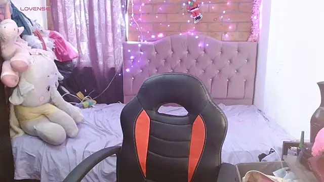 Snapshot of Racy_Angel chatting on 12/14/25, 04:23 Racy Angel online show from 12/14/25, 04:23