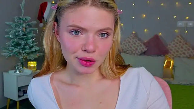 Snapshot of Red__Candy chatting on 01/07/26, 12:07 Red Candy online show from 01/07/26, 12:07