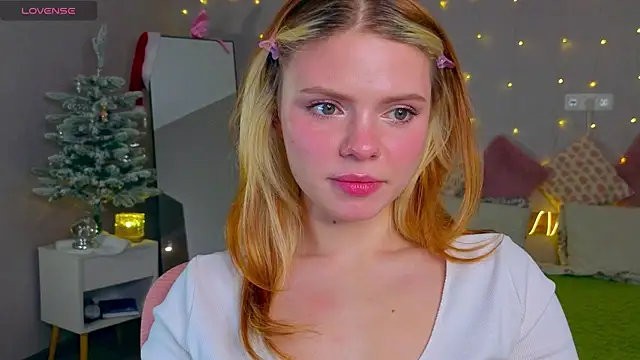 Snapshot of Red__Candy chatting on 01/10/26, 03:03 Red Candy online show from 01/10/26, 03:03