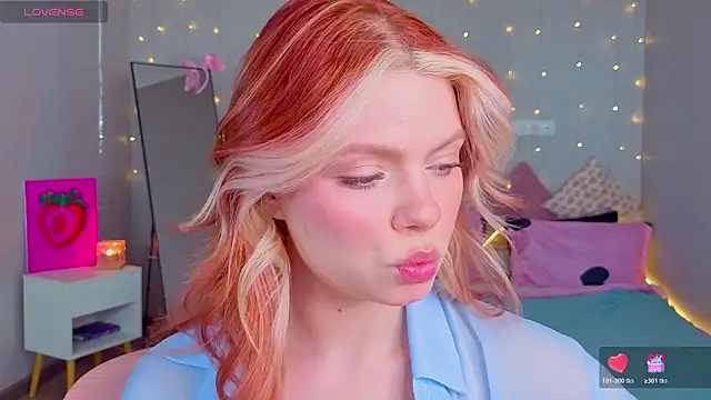 Snapshot of Red__Candy chatting on 02/12/26, 01:28 Red Candy online show from 02/12/26, 01:28