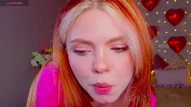 Snapshot of Red__Candy chatting on 02/18/26, 03:30 Red Candy online show from 02/18/26, 03:30