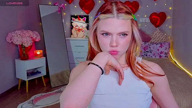 Snapshot of Red__Candy chatting on 02/20/26, 05:13 Red Candy online show from 02/20/26, 05:13