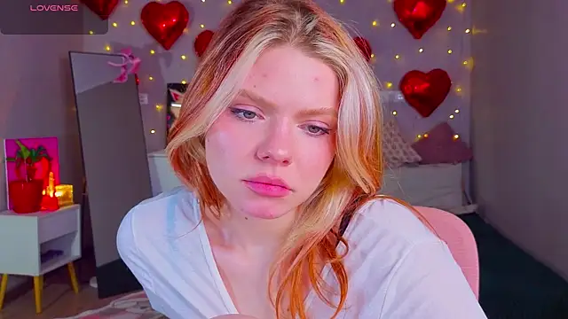 Snapshot of Red__Candy chatting on 03/25/26, 03:18 Red Candy online show from 03/25/26, 03:18