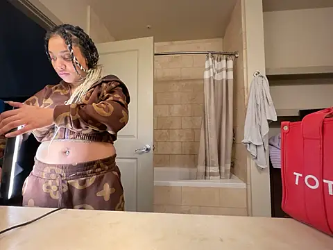 Snapshot of GoddessNih chatting on 02/01/25, 01:02 GoddessNih online show from 02/01/25, 01:02