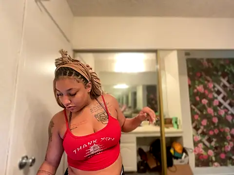 Snapshot of GoddessNih chatting on 09/15/25, 10:43 GoddessNih online show from 09/15/25, 10:43