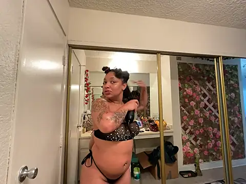 Snapshot of GoddessNih chatting on 10/17/25, 10:56 GoddessNih online show from 10/17/25, 10:56