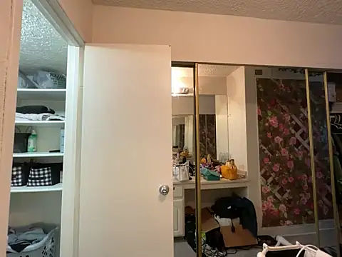 Snapshot of GoddessNih chatting on 10/25/25, 04:24 GoddessNih online show from 10/25/25, 04:24