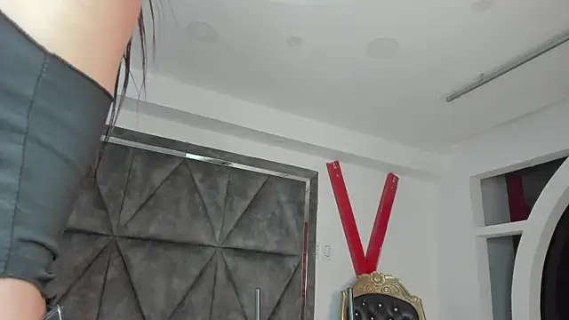 Snapshot of LuciaMoretti_ chatting on 09/13/25, 12:27 LuciaMoretti online show from 09/13/25, 12:27