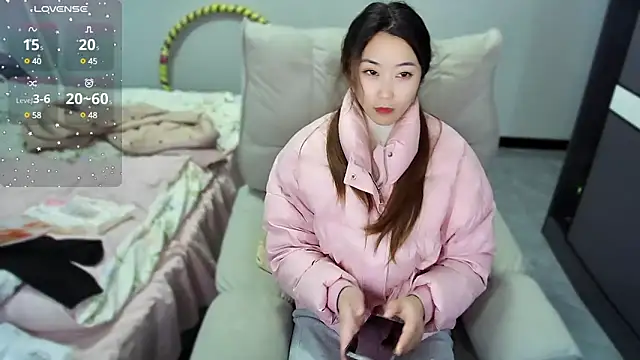 Snapshot of Feifei-cn chatting on 03/07/25, 01:18 Feifei-cn online show from 03/07/25, 01:18