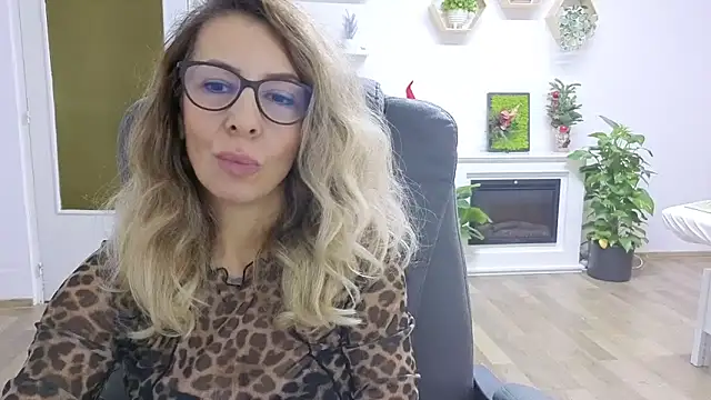 SukyGirl online show from 11/17/25, 08:31