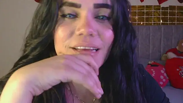 Snapshot of blue_angel33 chatting on 03/07/25, 02:04 blue angel33 online show from 03/07/25, 02:04