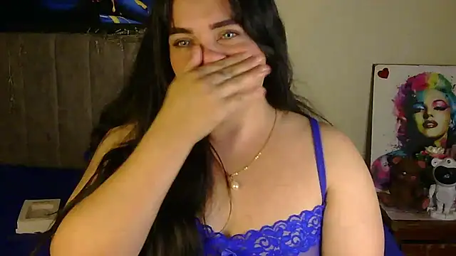 Snapshot of blue_angel33 chatting on 10/22/25, 01:17 blue angel33 online show from 10/22/25, 01:17