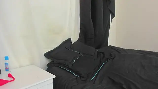 Snapshot of lindacastro02 chatting on 12/06/24, 01:55 lindacastro02 online show from 12/06/24, 01:55