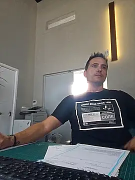 Snapshot of Lucas___81 chatting on 10/18/25, 09:32 Lucas 81 online show from 10/18/25, 09:32