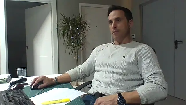 Lucas   81 online show from 12/17/25, 07:20