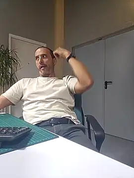 Snapshot of Lucas___81 chatting on 04/07/26, 06:30 Lucas 81 online show from 04/07/26, 06:30