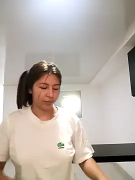 Snapshot of Sara_Brownx chatting on 12/21/25, 03:41 Sara Brownx online show from 12/21/25, 03:41