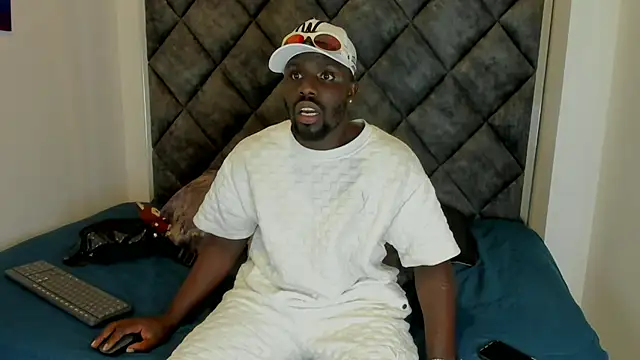 Latrellx7 online show from 10/03/25, 04:09