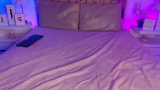 GigiVolkova online show from 02/25/25, 08:51