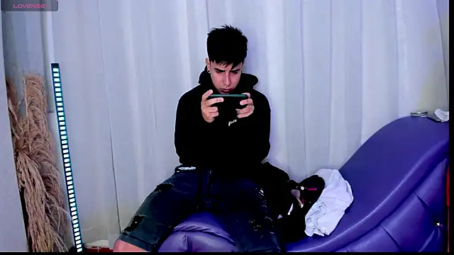 Yourslust  online show from 11/20/25, 07:35