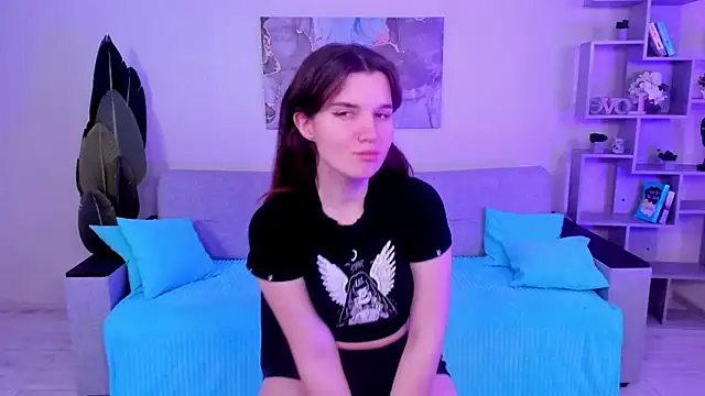 Snapshot of BonneyLove chatting on 12/04/24, 10:30 BonneyLove online show from 12/04/24, 10:30