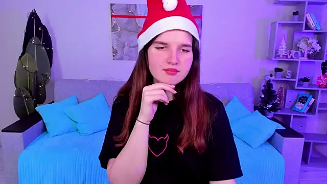 Snapshot of BonneyLove chatting on 12/17/24, 05:15 BonneyLove online show from 12/17/24, 05:15