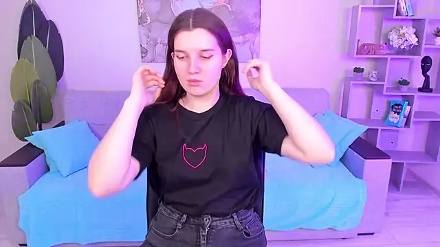 Snapshot of BonneyLove chatting on 02/13/25, 09:38 BonneyLove online show from 02/13/25, 09:38