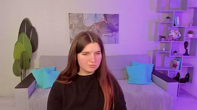 Snapshot of BonneyLove chatting on 12/15/25, 06:34 BonneyLove online show from 12/15/25, 06:34