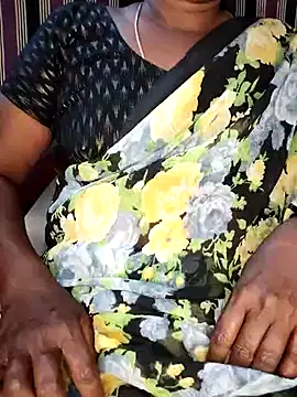 Snapshot of Indiandolly23 chatting on 03/05/25, 05:50 Indiandolly23 online show from 03/05/25, 05:50