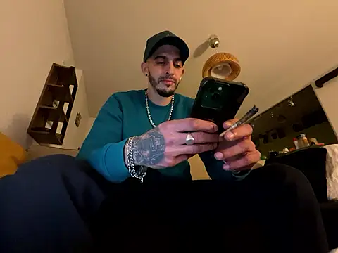 Snapshot of Rebeu313 chatting on 12/05/24, 12:19 Rebeu313 online show from 12/05/24, 12:19