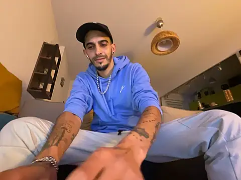 Snapshot of Rebeu313 chatting on 12/12/24, 12:48 Rebeu313 online show from 12/12/24, 12:48