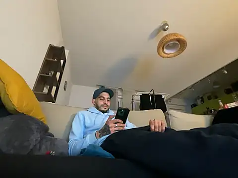 Snapshot of Rebeu313 chatting on 01/10/25, 10:57 Rebeu313 online show from 01/10/25, 10:57