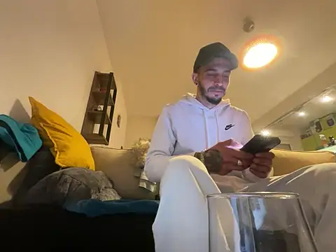 Snapshot of Rebeu313 chatting on 01/16/25, 08:14 Rebeu313 online show from 01/16/25, 08:14