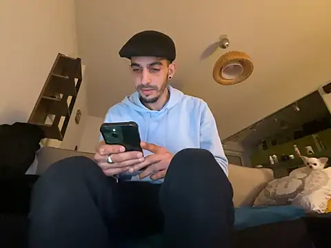 Snapshot of Rebeu313 chatting on 02/11/25, 10:07 Rebeu313 online show from 02/11/25, 10:07