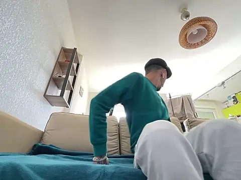 Snapshot of Rebeu313 chatting on 03/10/25, 10:26 Rebeu313 online show from 03/10/25, 10:26