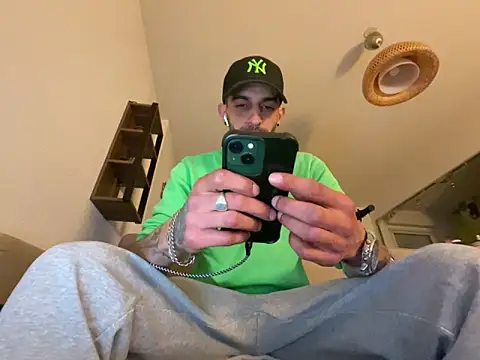 Snapshot of Rebeu313 chatting on 03/17/25, 11:00 Rebeu313 online show from 03/17/25, 11:00