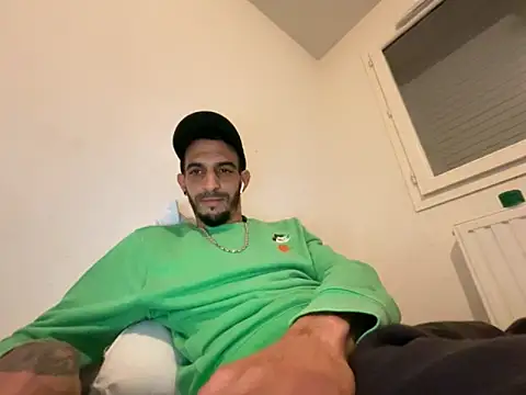 Snapshot of Rebeu313 chatting on 10/09/25, 10:41 Rebeu313 online show from 10/09/25, 10:41