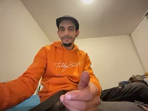 Snapshot of Rebeu313 chatting on 11/09/25, 02:43 Rebeu313 online show from 11/09/25, 02:43