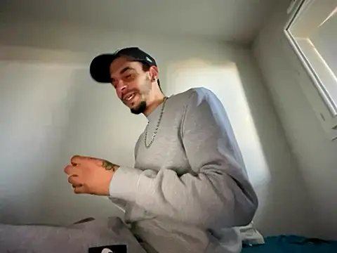 Snapshot of Rebeu313 chatting on 11/10/25, 11:31 Rebeu313 online show from 11/10/25, 11:31