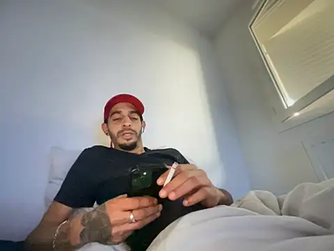 Snapshot of Rebeu313 chatting on 11/14/25, 09:52 Rebeu313 online show from 11/14/25, 09:52