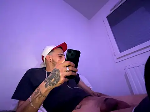 Snapshot of Rebeu313 chatting on 11/25/25, 11:05 Rebeu313 online show from 11/25/25, 11:05