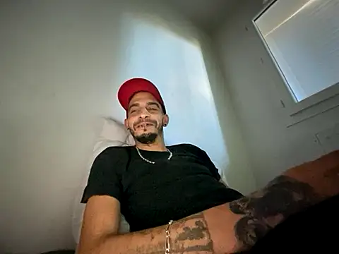 Snapshot of Rebeu313 chatting on 11/27/25, 09:22 Rebeu313 online show from 11/27/25, 09:22