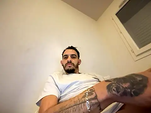 Snapshot of Rebeu313 chatting on 11/30/25, 07:34 Rebeu313 online show from 11/30/25, 07:34