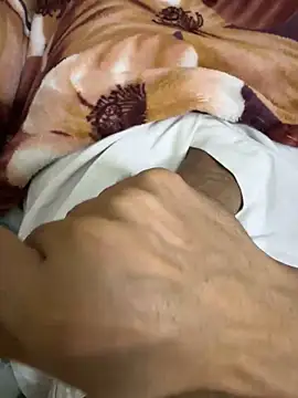 Snapshot of hamed-697 chatting on 01/13/25, 07:00 hamed-697 online show from 01/13/25, 07:00