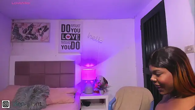 Snapshot of Alexa_paytom1 chatting on 10/25/25, 04:20 Alexa paytom1 online show from 10/25/25, 04:20