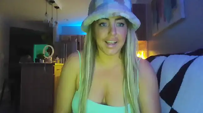 Snapshot of sunshinekisses chatting on 02/13/25, 04:22 sunshinekisses online show from 02/13/25, 04:22